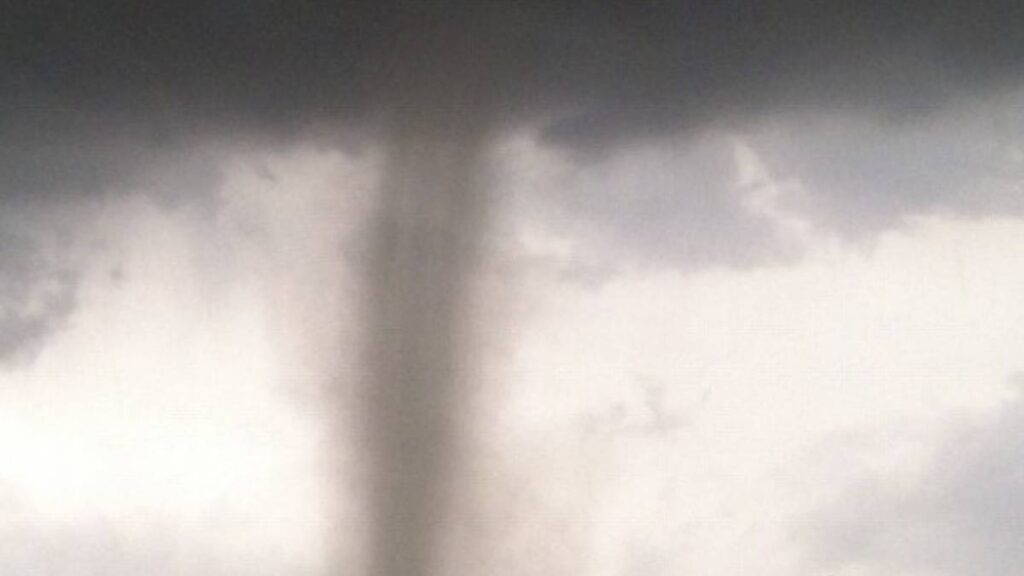 Tornado en Edomex fue visto desde la Toluca-Ixtlahuaca.