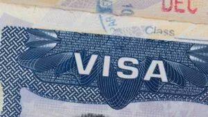 EE.UU. recurre a cancelar visas como presión política