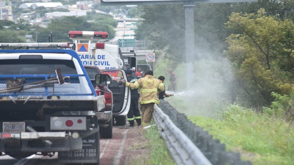vuelca-pipa-de-combustible-en-el-circuito-exterior-mexiquense-hay-reduccion-de carriles