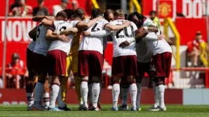 Edson Álvarez regresa de lesión y el West Ham le gana al Manchester United