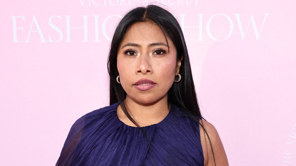 Yalitza Aparicio deslumbra con top metálico tras la MET Gala 2025