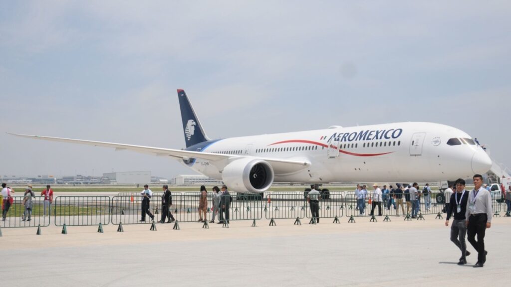 Aeroméxico libra la huelga; sobrecargos aceptan aumento salarial del 3.93 y 5.35%