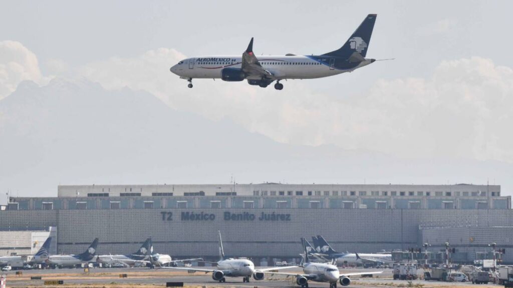 Revisa el estatus de tu vuelo en el AICM por huracán Erick.