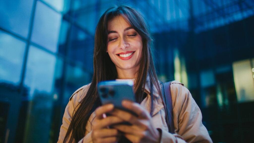 América Móvil y Meta optimizan video y red móvil en 15 países