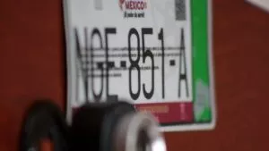 ¿Conviene dar de baja las placas si ya no uso el auto?