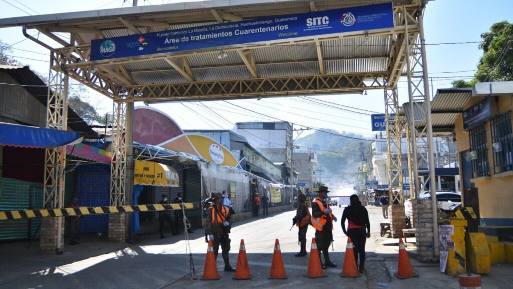 Bajo investigación, 12 polícías en Guatemala tras enfrentamiento en la frontera con México