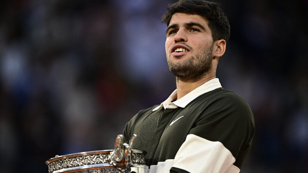 Carlos Alcaraz remonta a Jannik Sinner y se corona campeón de Roland Garros