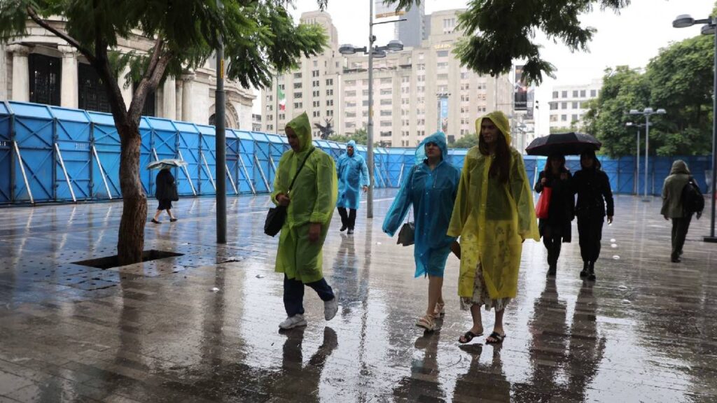 cdmx-inundada-fuertes-lluvias-del-jueves-superan-lo-acumulado-del-2-de-junio