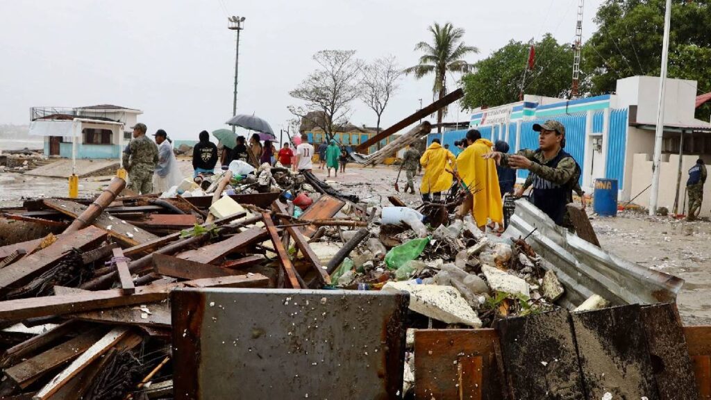 Huracán Erick deja daños en 10 municipios de Oaxaca