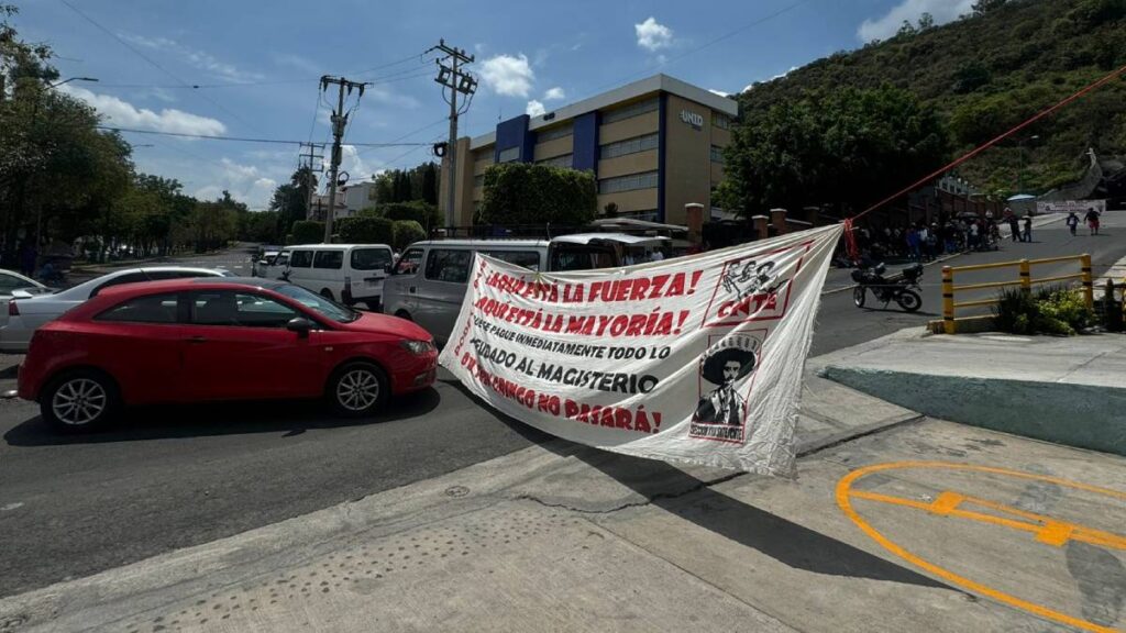 Este es el segundo día consecutivo de protestas de la CNTE.