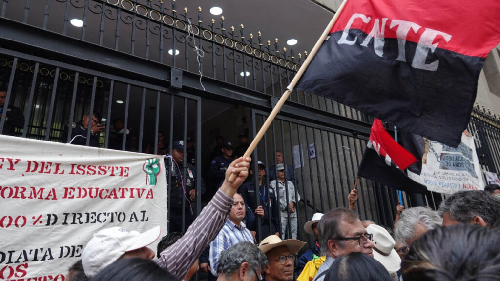 Segob y SEP llaman a CNTE continuar diálogo y condenan manifestación violenta