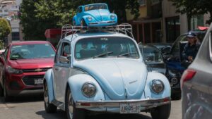 Conmemoran en Toluca el Día Mundial del Vocho con caravana y exposición de autos clásicos