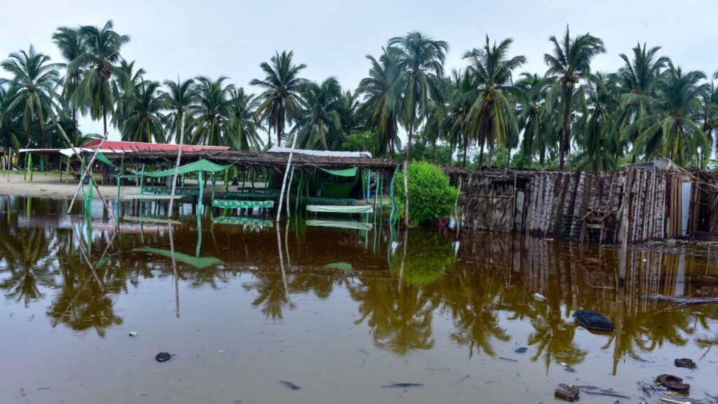 Persisten afectaciones en Guerrero por "Erick"