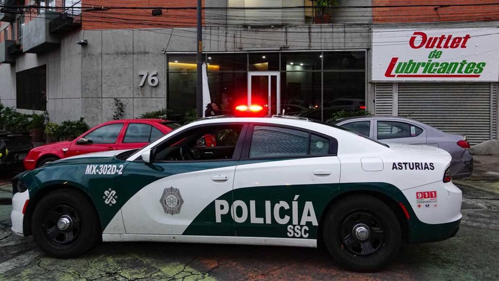 Buscan a sujeto que dio cristalazo en Iztapalapa.