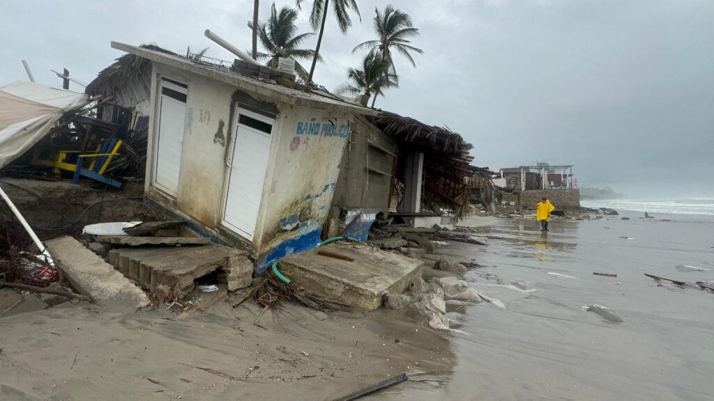Dalila Deja Estragos En Colima Y Guerrero