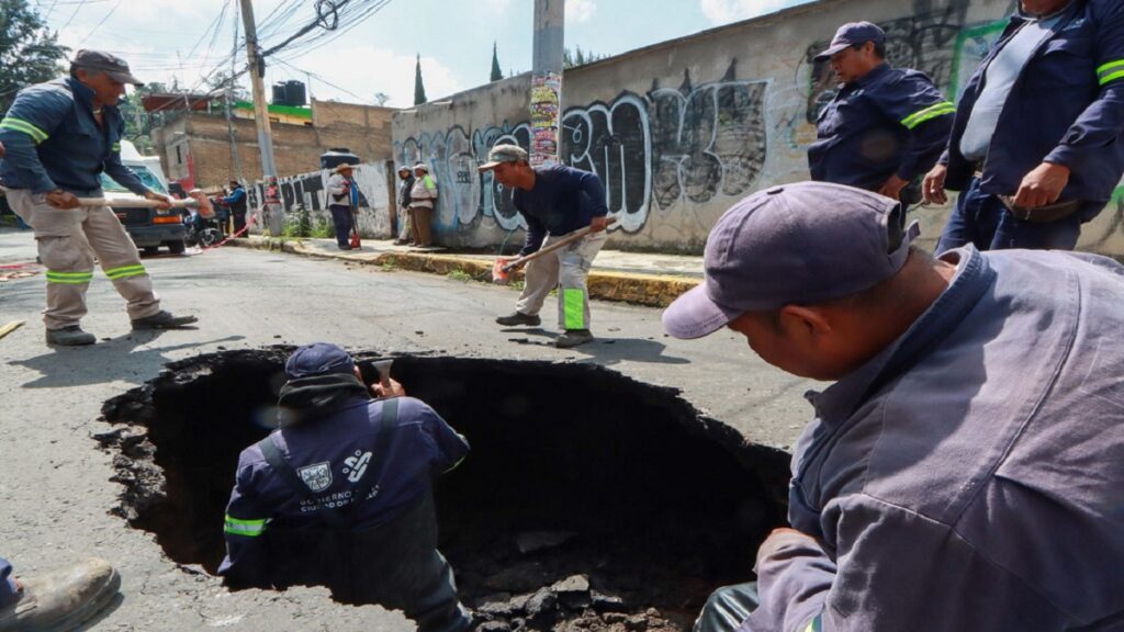 desalojan-vecindad-en-la-miguel-hidalgo-por-socavon-esta-construida-sobre-una-mina