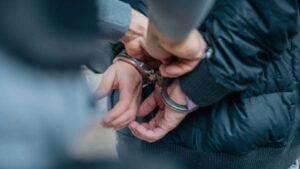 Detienen a estudiante de UTC mientras grababa a compañeras en el baño