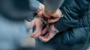 Detienen a estudiante de UTC mientras grababa a compañeras en el baño