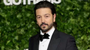 Diego Luna aparece en la portada de "The Hollywood Reporter" y denuncia estereotipos