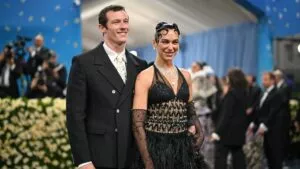 “Sí, estamos comprometidos”: Dua Lipa confirma próxima boda con Callum Turner