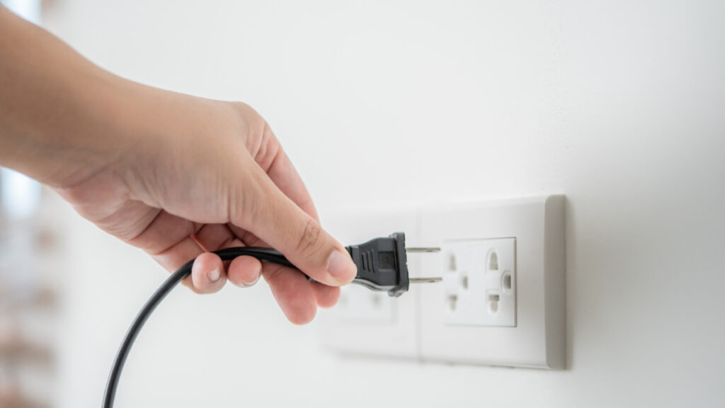 Lluvias, huracanes y picos de voltaje pueden dañar electrodomésticos; conoce cómo prevenirlo.