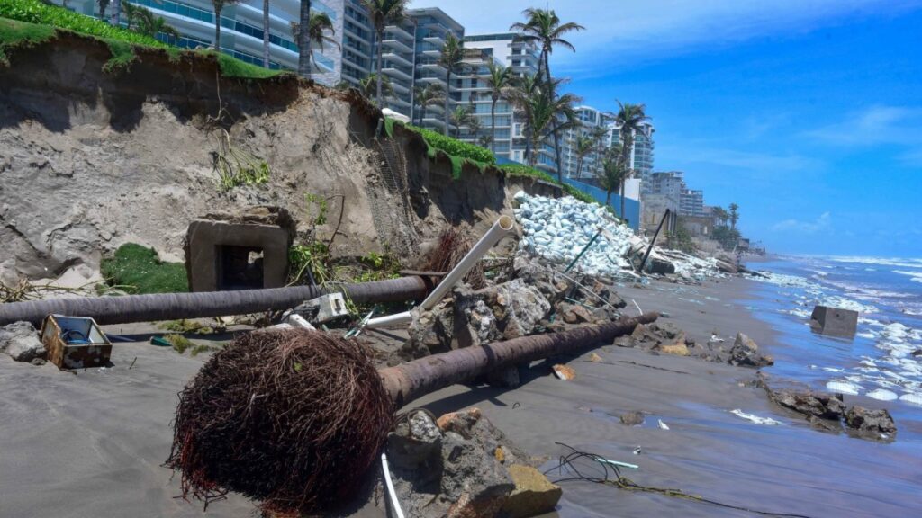 Erick deja incomunicados 5 municipios de la Costa Chica a su paso por Guerrero