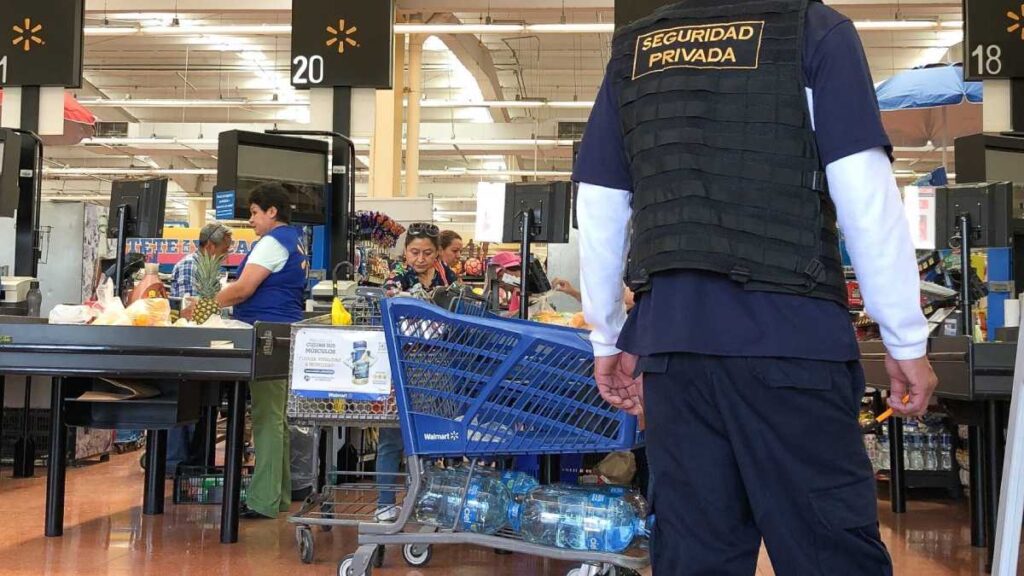 Guardia se enfrenta a farderos e Ecatepec