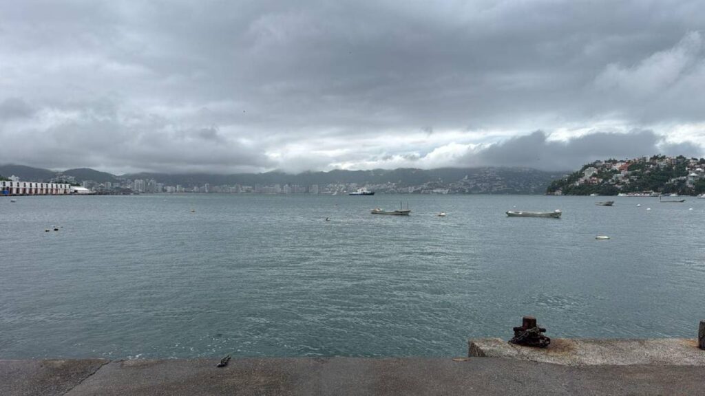 Huracán Erick baja a categoría 1 pero mantiene lluvias torrenciales en Guerrero y Oaxaca