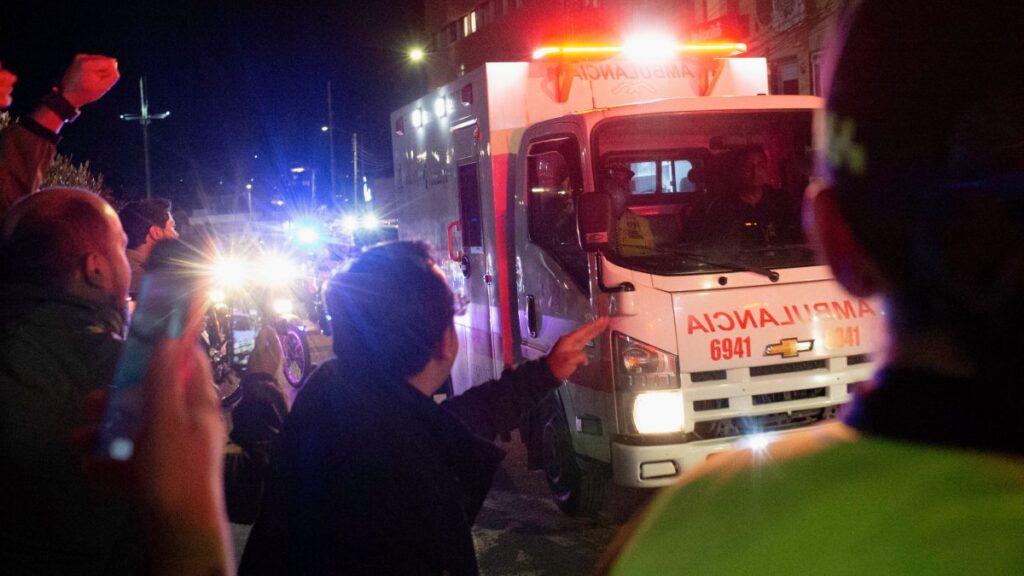 Ambulancia donde trasladaron a Miguel Uribe