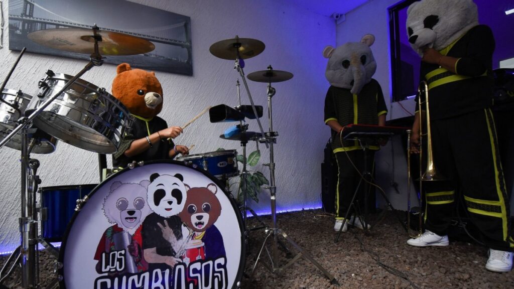 Los CumbiOsos denuncia asalto en la carretera Puebla-Perote; abren donativos para recuperar equipo