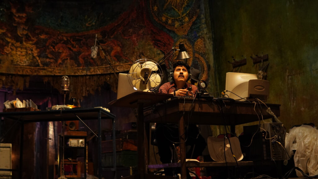 La Mano Peluda, llega al teatro