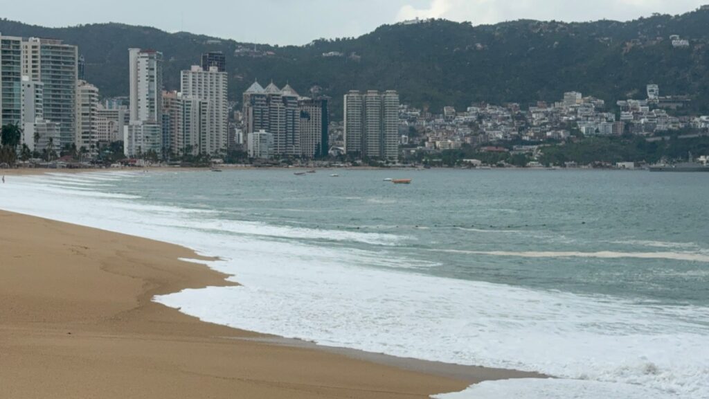 Mar De Fondo Mata Un Hombre En Acapulco