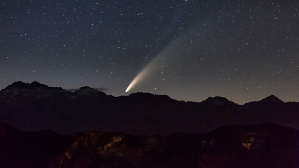 Meteorito cruza cielo en la madrugada en Coahuila y Nuevo León