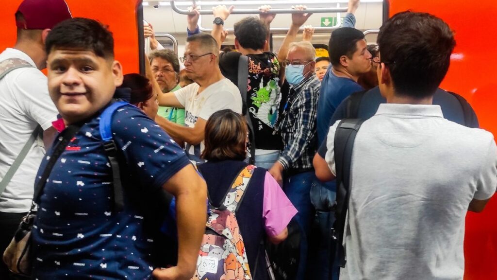 Metro y Metrobús en CDMX: cómo opera el servicio este martes tras fuertes lluvias