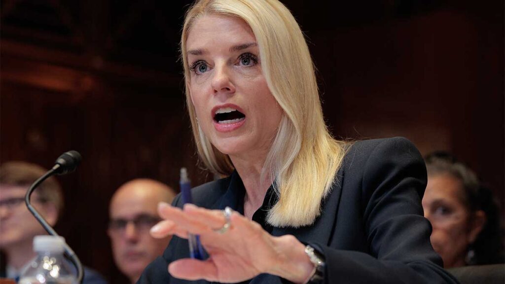 La fiscal general de EE.UU., Pam Bondi.