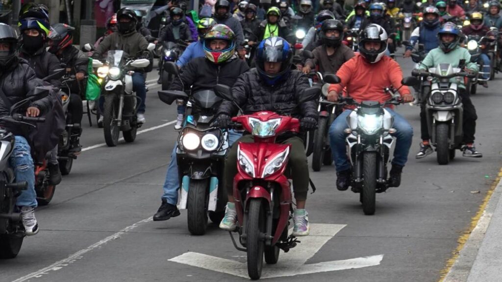 Checa en cuánto tiempo se debe emplacar una moto en Edomex.