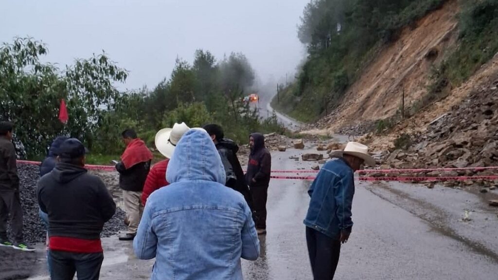 no-dan-tregua-lluvias-siguen-provocando-deslaves-en-carreteras-en-puebla-aumentan-niveles-de-rios