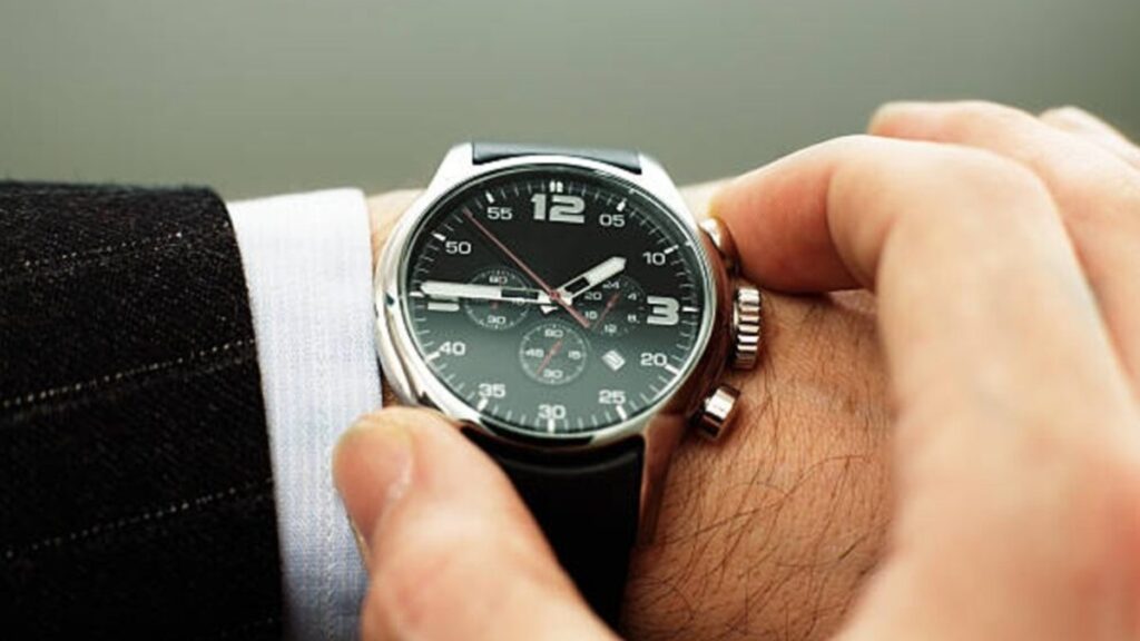 “No es un Rolex”: alcalde de Tolimán aclara polémica por reloj que le regalaron estudiantes de primaria