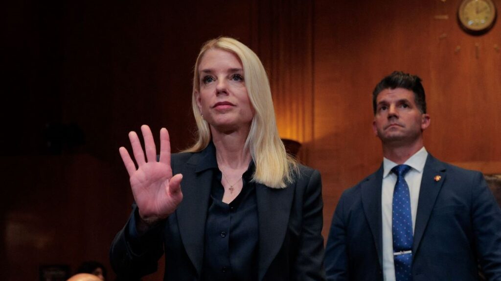 Fiscal de EU llama a México “país adversario” y acusa al narco de inundar su país con fentanilo; Graham exige cambiar estrategia