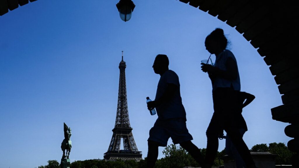 Ola de calor afecta a París, Francia