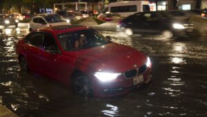 ¿Por qué tu auto se apaga al cruzar charcos? Esto debes revisarle a tu coche en temporada de lluvias