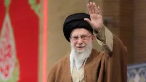 Ayatola Alí Jamenei será sepultado en la ciudad santa de Mashhad: agencia iraní