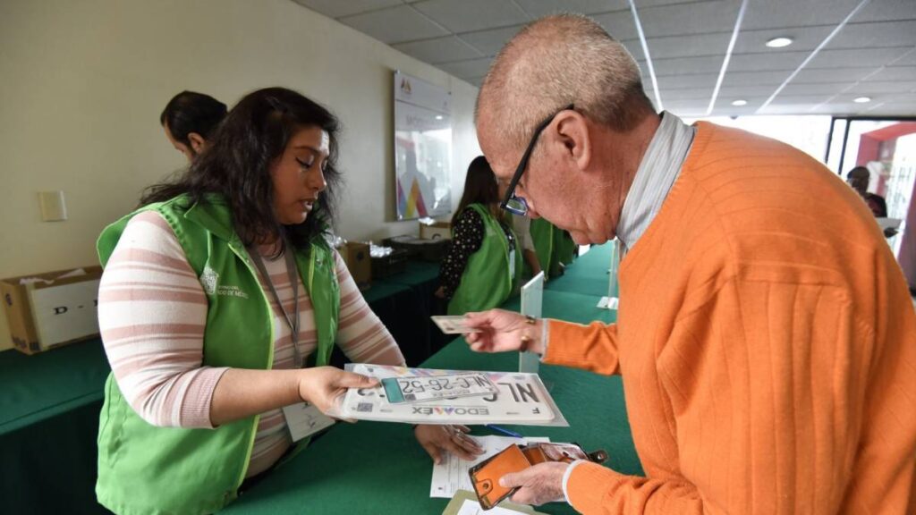 Evita filas, pide que tus placas nuevas lleguen a casa u oficina.