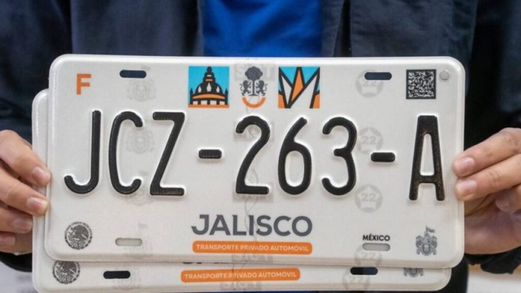 Jalisco aplica cambio obligatorio de placas “Cabañas” y “Collage” en 2025; el calendario inicia con terminaciones 5 y 6.