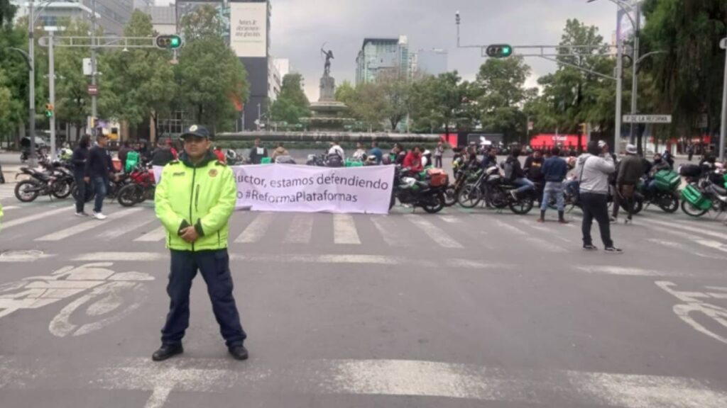 Repartidores de apps bloquearon Reforma, Circuito y Periférico.