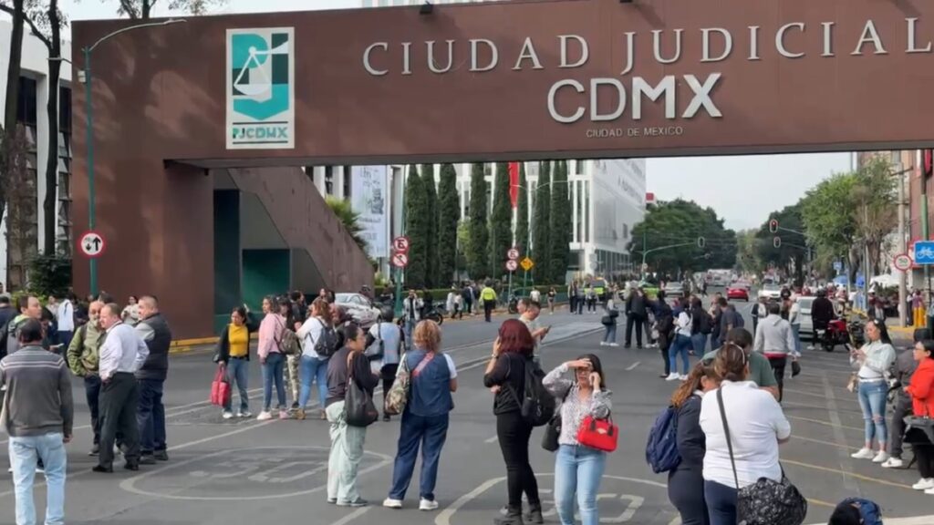 se-desata-pelea-entre-trabajadores-del-tsj-cdmx-y-supuesto-grupo-de-choque-videos