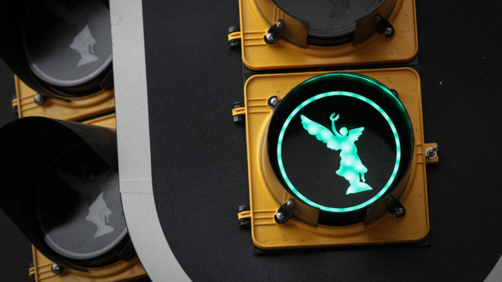 ¿Qué hacer si el semáforo en verde parpadea?