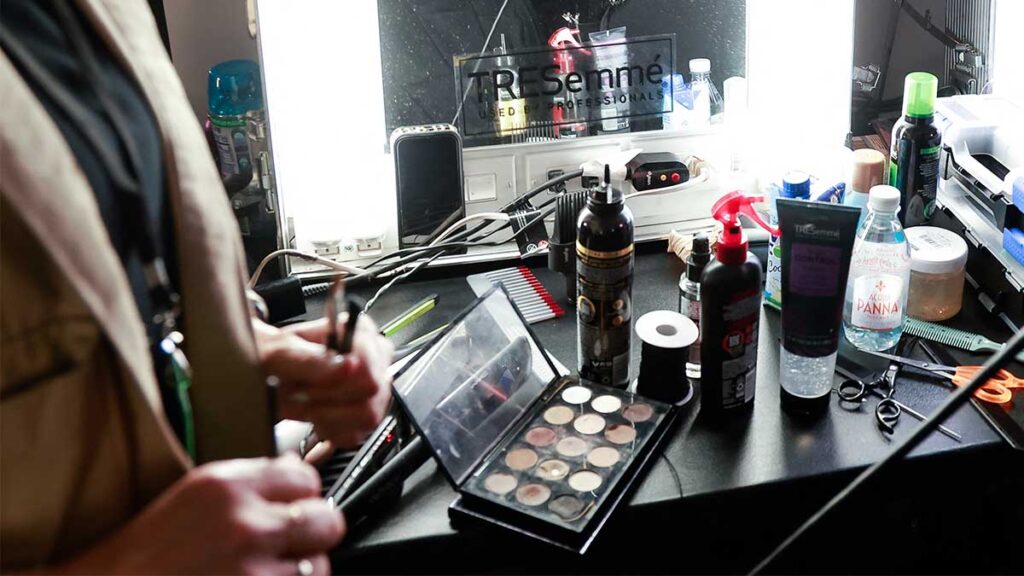 Sheila Urías es maquillista y tiene varios negocios.
