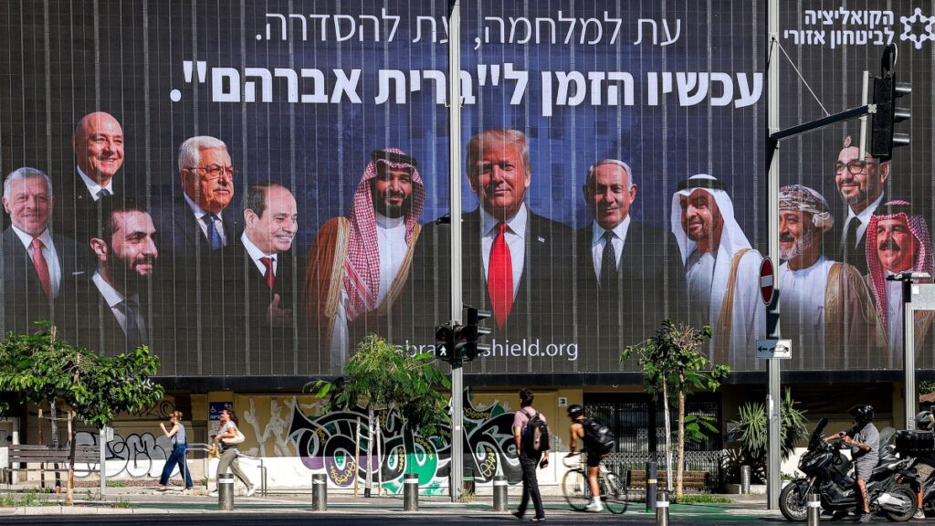 Trump desmantela sanciones contra Siria, busca incorporar al país a la economía global