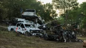 Van 108 muertos por inundaciones en Texas; aún buscan a niñas desaparecidas